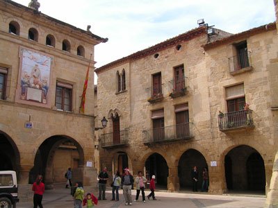 Town Hall Sq